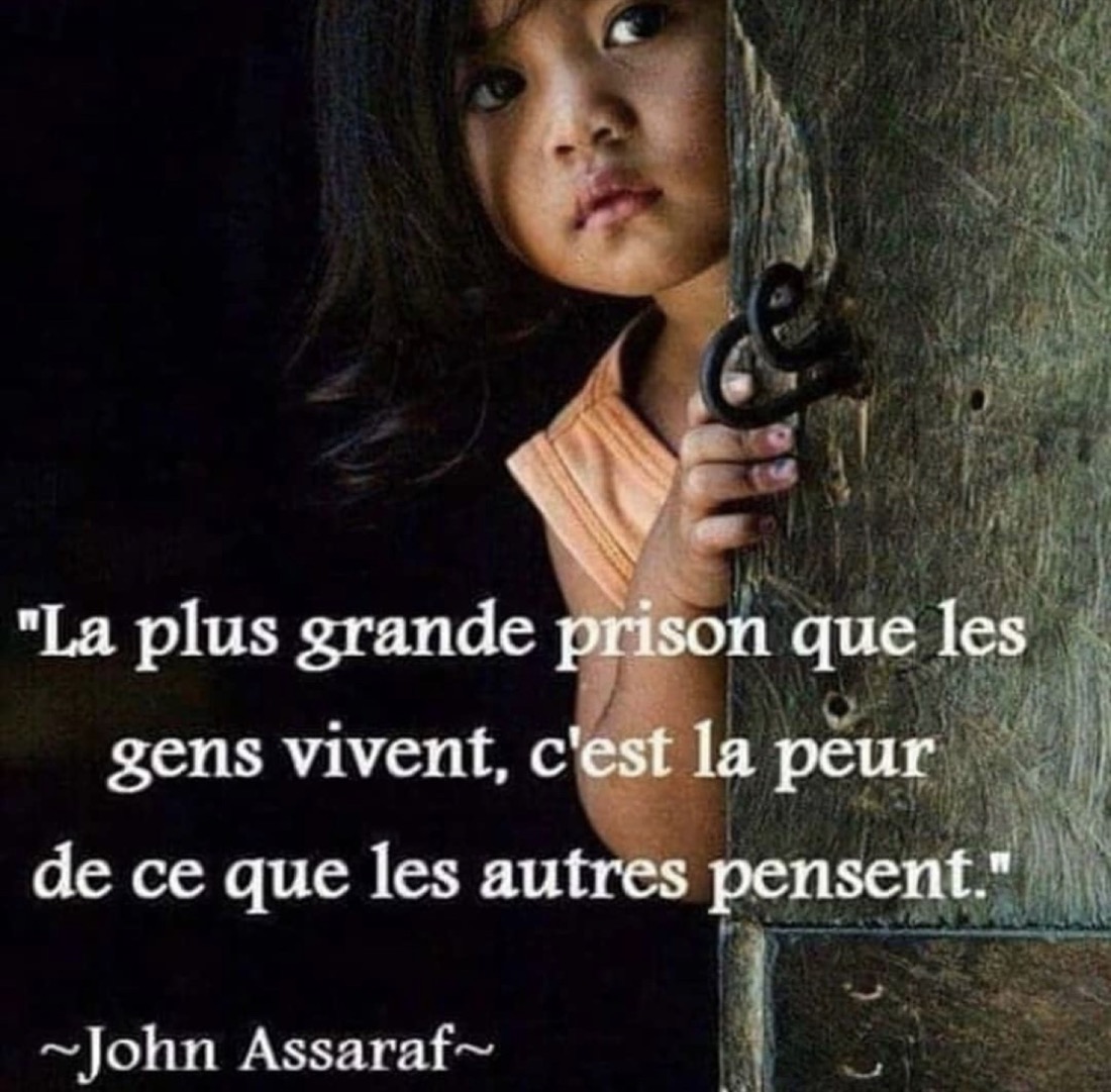 Citation de John Assaraf : la plus grande prison que les gens vivent, c'est la peur de ce que les autres pensent.